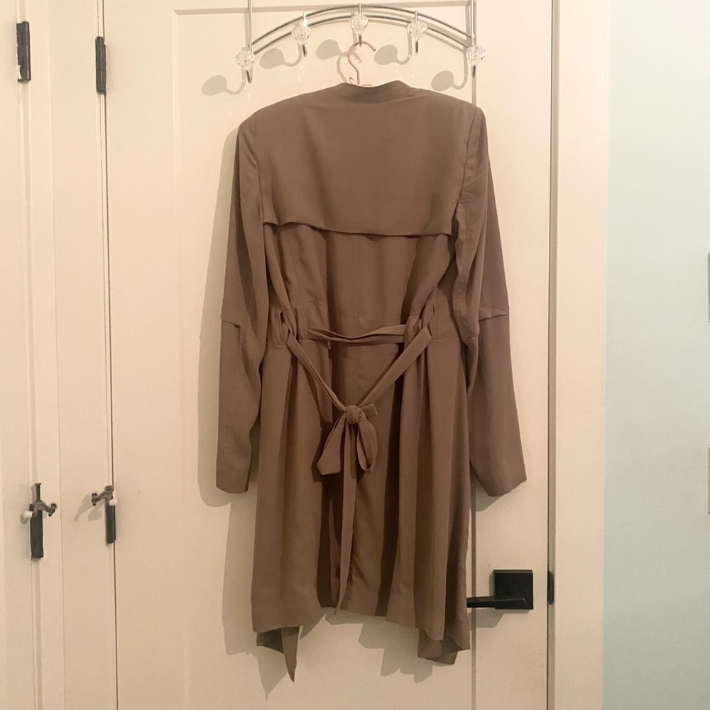 Aritzia - Babaton - Flowy Trench Coat - Taupe - Size Extra Small (XS) - Picture 12 of 15
